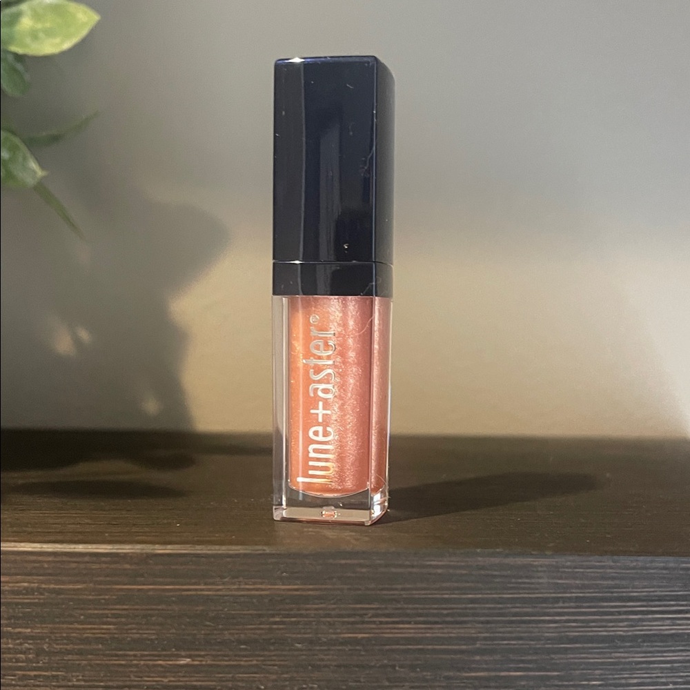 lune+aster Vitamin C+E Lip Gloss Shade-Angel Invester